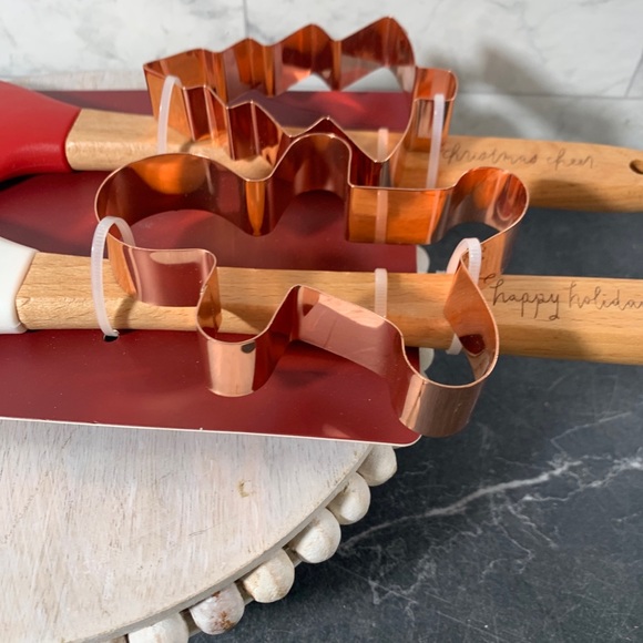 Rae Dunn 4 pcs Spatula set & cookie cutters  Christmas - Picture 3 of 6